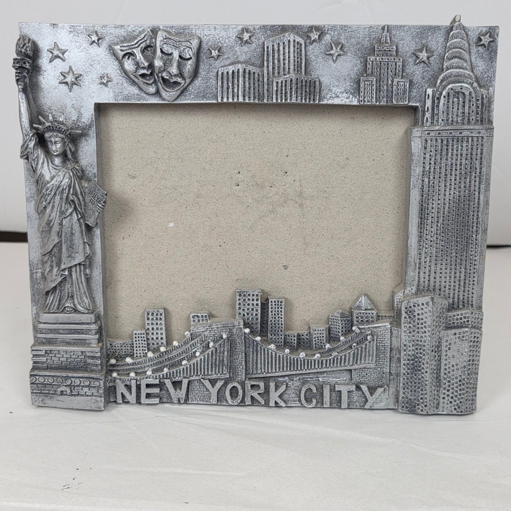 Vintage 2001 New York City tourist memoir3D Relief Silver Tone Picture Frame 4x6